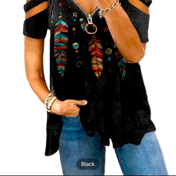 🔖CLEARANCE🔖 NWT 🪶 BLACK BOHO TRIBAL FEATHER COLD SHOULDER ZIPPER TOP Women’s 1X - Picture 3 of 9